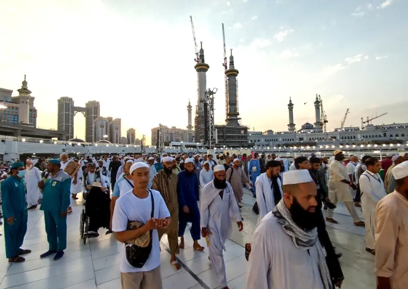 Pilgrims in the courtyard of Masjid al-Haram
