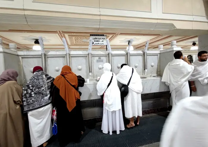 Pilgrims at immigration counters